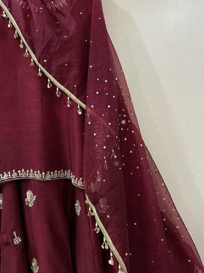 Elif Maroon